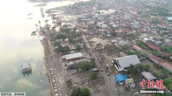 印尼强震海啸致400余人死亡 帕卢机场重新开放