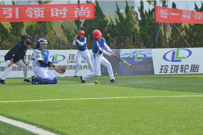 山东省垒球锦标赛收棒 济南三中垒球一队夺魁