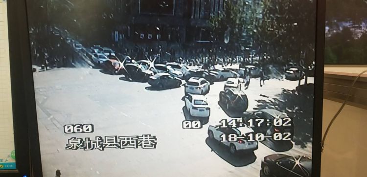 假期第二天济南仨路口采取交通管制 近郊、高速也都很堵