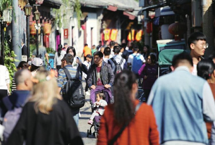 泉城游持续升温 游客增长近两成
