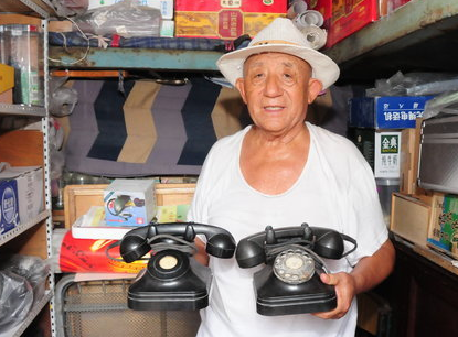 老物件讲故事|淄博8旬老人收藏百余部旧电话