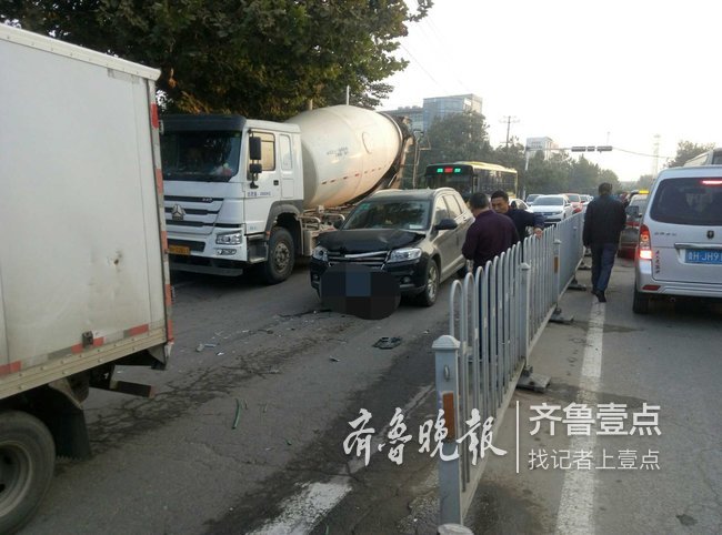 情报站|济宁任城区三车追尾，两人轻伤已送医