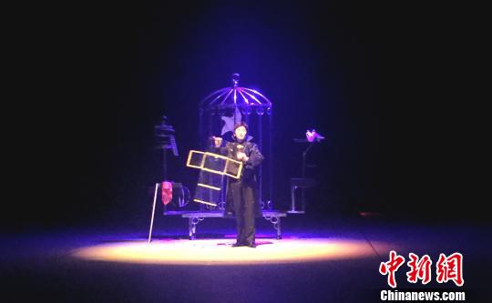 重庆原创魔术《幻影飞鸽》摘得中国杂技“金菊奖”