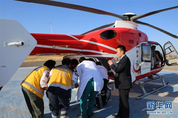（国际）（1）中土双方采取措施全力救治车祸中受伤中国游客