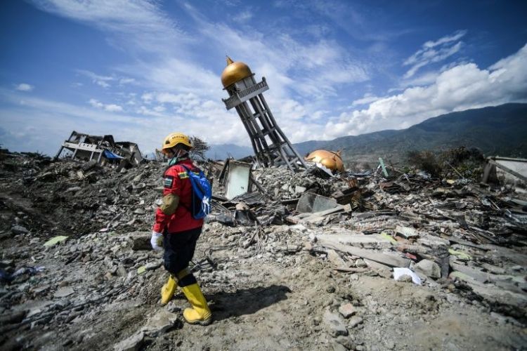 印尼地震海啸以来近2000具尸体从帕鲁找到 周四停止搜救