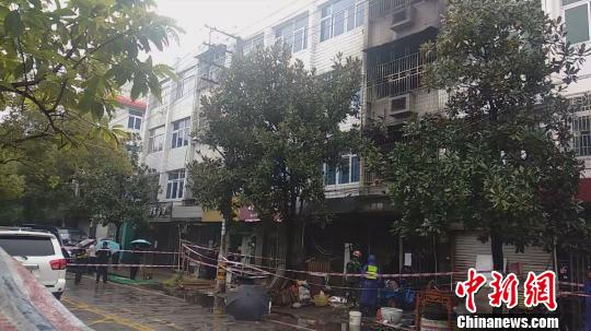 浙江温州龙湾一民房发生火灾 致4人死亡