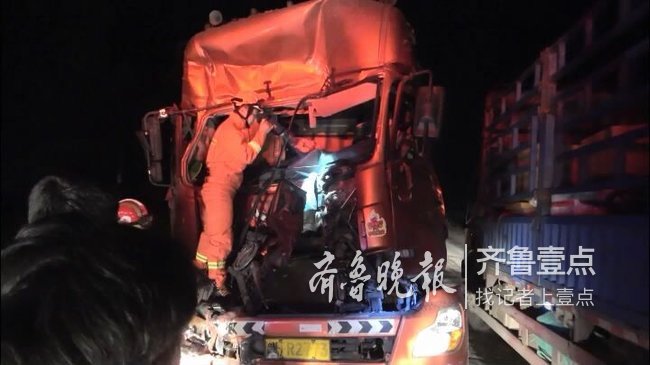 货车追尾前车导致驾驶员被困，济宁消防员紧急救援