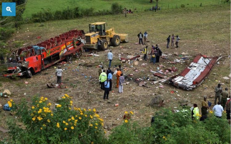 肯尼亚一辆巴士意外翻覆 超过40人当场死亡