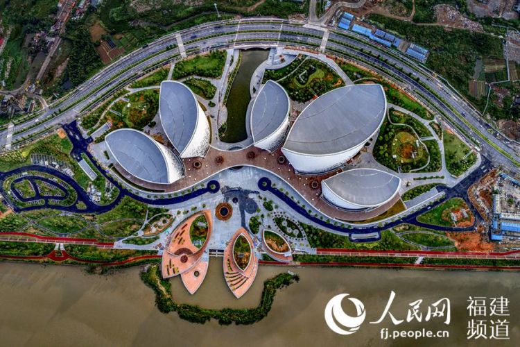 中国爱乐乐团奏响“第一声” 海峡文化艺术中心“花开”福州