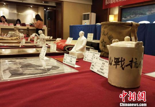 湖南民间收藏家集中向国有博物馆捐赠革命文物