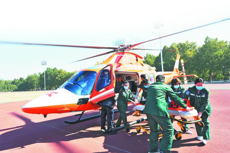 淄博市医疗机构举行地空救援演练