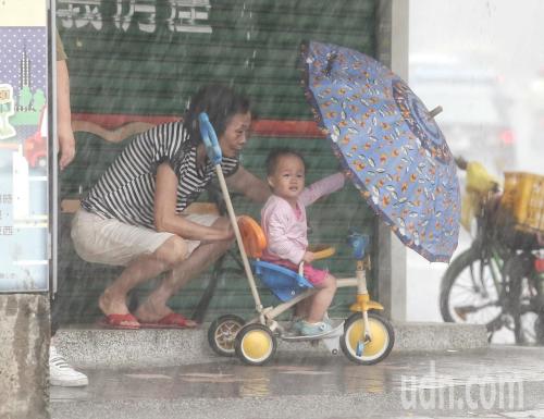 台湾北部深夜降下局部豪雨 4县市大雨特报发布