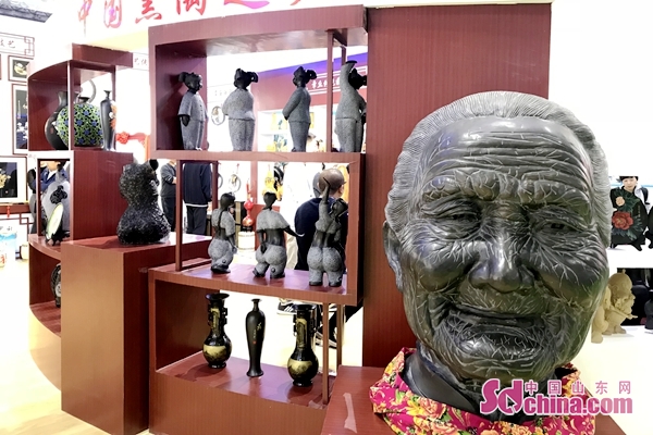 1.2米高的陶质雕塑大型《母亲》亮相第七届山东文博会
