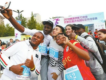 第五届济南国际定向寻泉赛昨日开跑 4000余名选手体验“脚尖上的泉城”