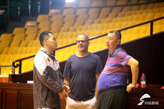 吴庆龙透露山东男篮目标 感言如果小丁回来也打团队篮球
