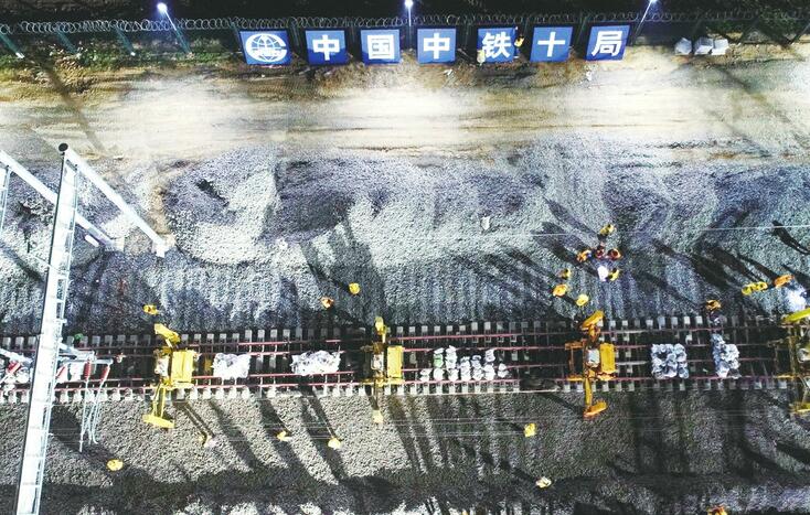 石济客专与胶济客专、济南东站互通 高铁42号道岔施工用时最短破全国纪录