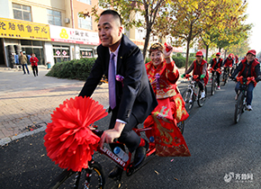 滨州：低碳婚礼成时尚 自行车当婚车接新娘