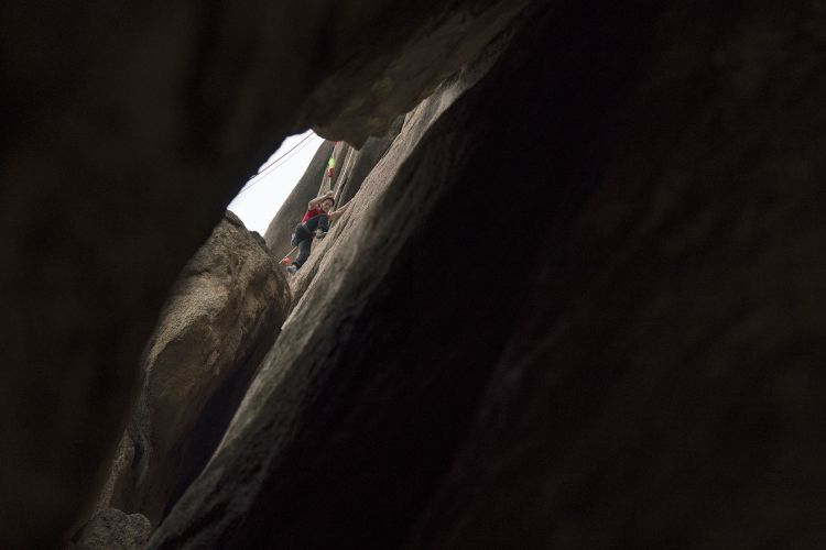 攀岩丨挑战“绝壁”