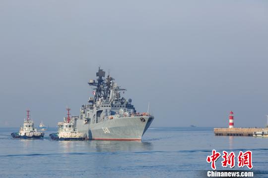俄罗斯海军舰艇编队访问青岛