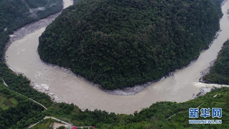 西藏雅鲁藏布江堰塞湖洪水威胁得到缓解