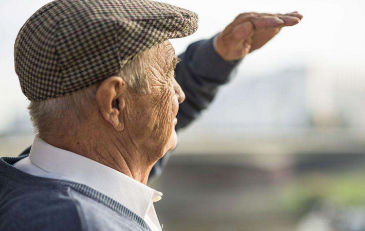 人民日报调查部分老人晚年生活：退休后重新就业意愿较高但渠道不畅
