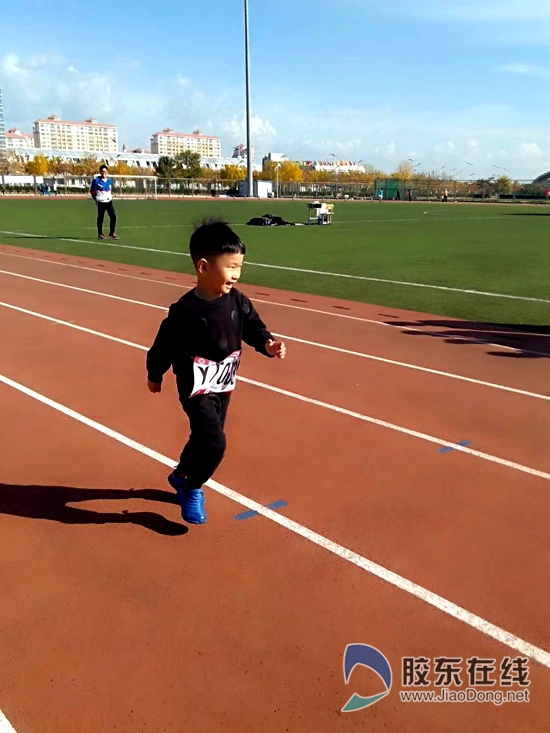 烟台5岁萌娃上央视体育新闻 跑步带给家庭变化