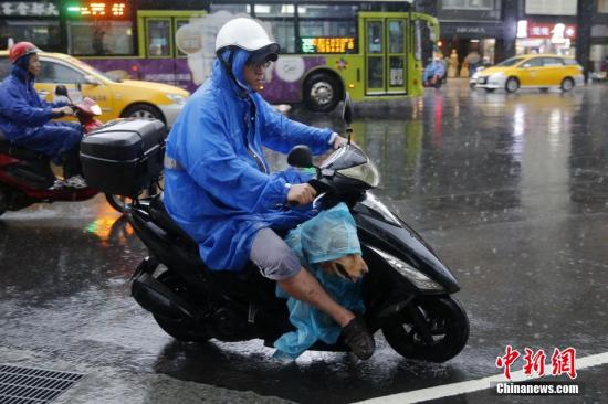 “玉兔”逼近 台湾北部东部31日起或有大雨豪雨