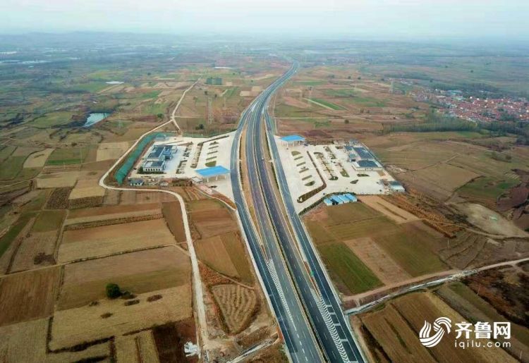 与青兰高速公路相交,止于日东高速公路,途经潍坊市潍城区,昌乐县,安丘