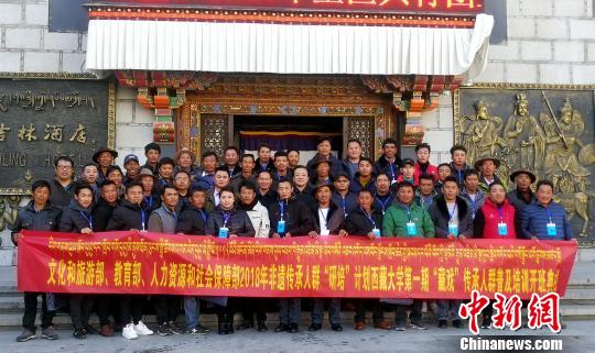 西藏首期“藏戏”传承人群普及培训班开班