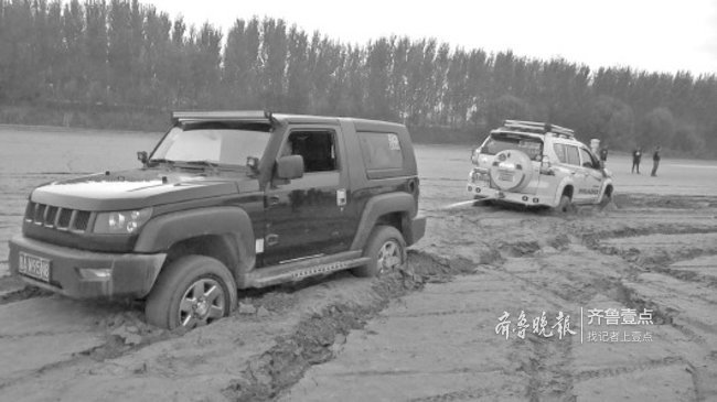越野“轮陷”黄河滩，济南多辆救援车前来也相继被困