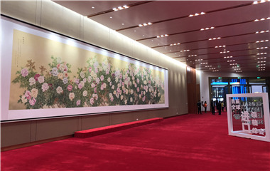 菏泽巨野牡丹画亮相首届进博会共享大厅
