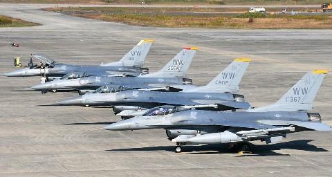 美日在福冈联合演练 美军一口气出动6架F16战机