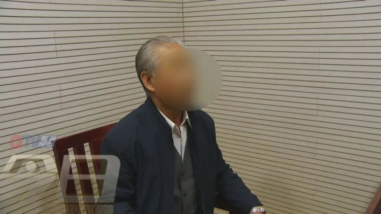 青岛七旬老人公交车上打司机，被警方拘留10日