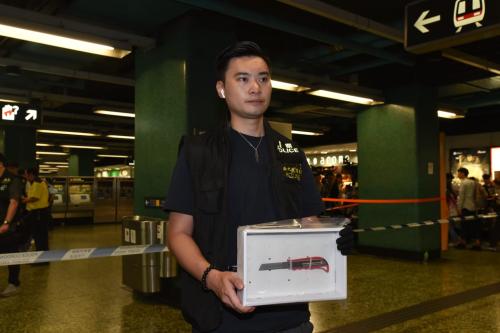 香港深水埗发生女警开枪事件 中枪男子有袭警前科