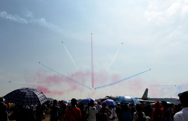 外媒称珠海航展彰显中国空中实力：国产大型飞机齐亮相