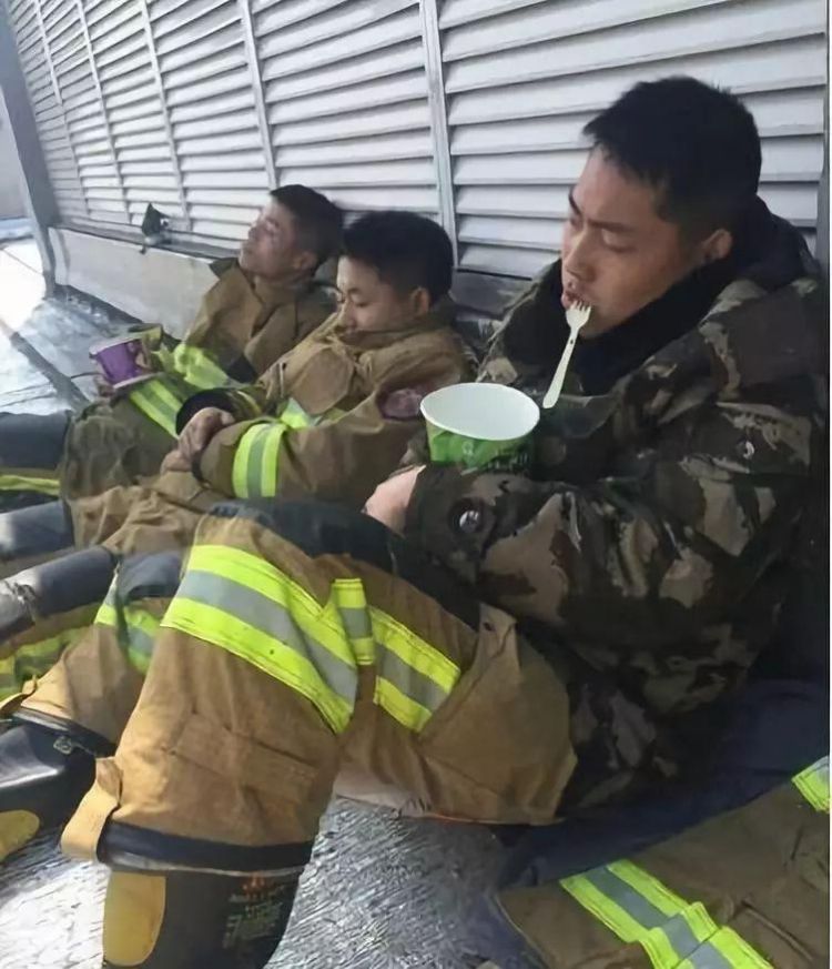 我要“火”!消防员:不，你不想!