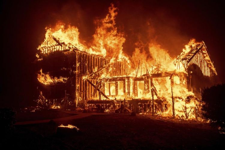 加州山火死亡人数升至23人 特朗普斥森林管理“糟糕”