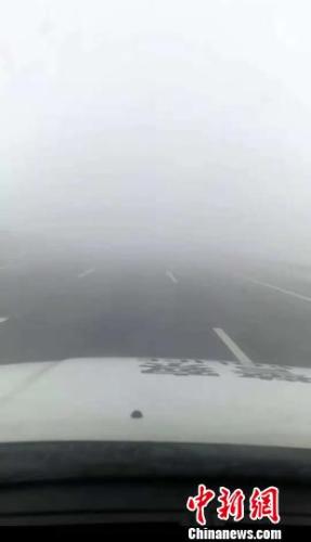河南局部大雾 境内近20条高速全线管制禁行