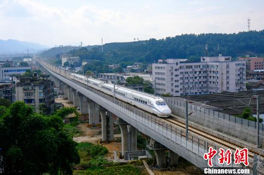 动车首次进“川西” 成都至蒲江铁路进入运行试验