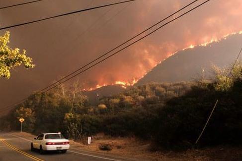 加州山火已致42死200多人失联，严重程度为美国历史之最