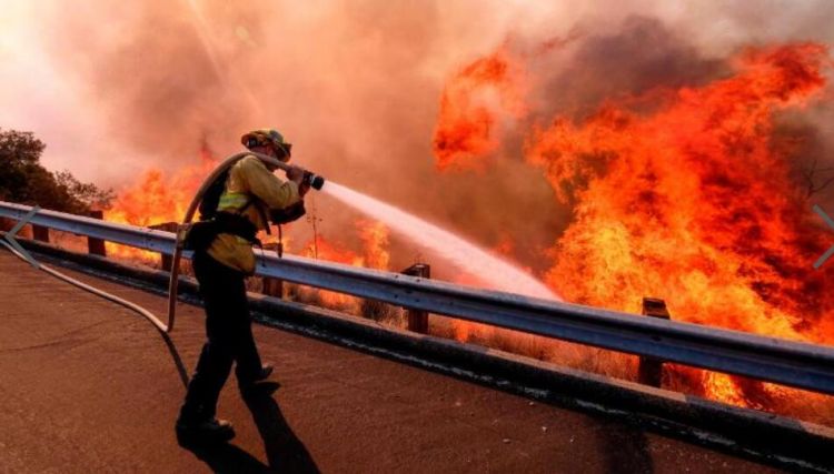 加州史上最惨重！ 该州大火总死亡人数上升至44人 阵风仍在路上