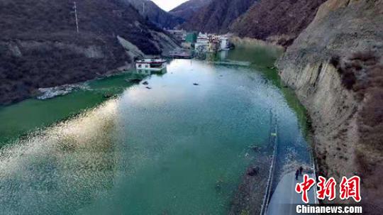川藏交界金沙江堰塞湖抢险救援有序推进 上游险情缓解