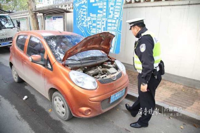 济南一司机无证驾驶老年代步车被查，罚款还面临行拘