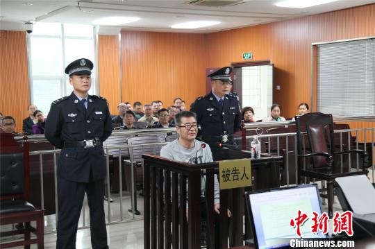 广西柳州处级官员被控受贿335万元受审 退缴全部赃款