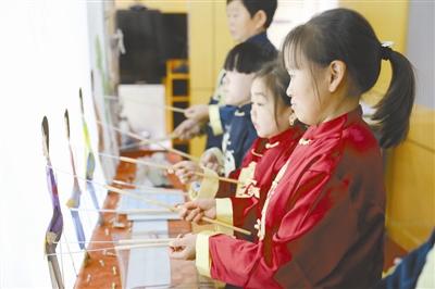 罹患矮小症从未轻言放弃 皮影戏幕后有精彩的“袖珍人生”
