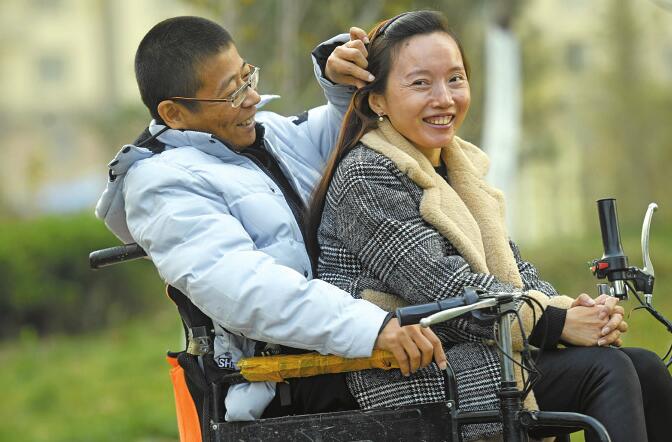生活有帮手心里有依靠 济阳小伙梦想成真坐上“定制”轮椅