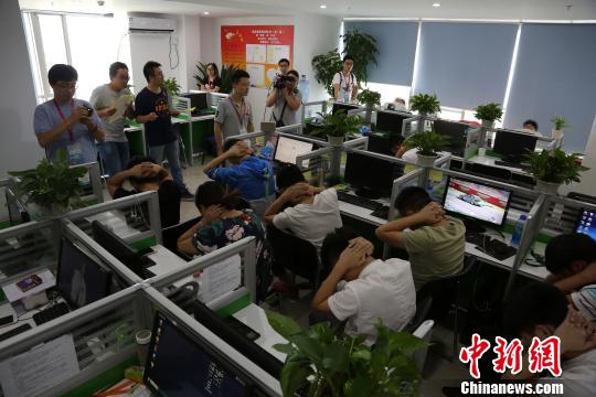 重庆警方破获一特大网络赌博案 抓获犯罪嫌疑人111名