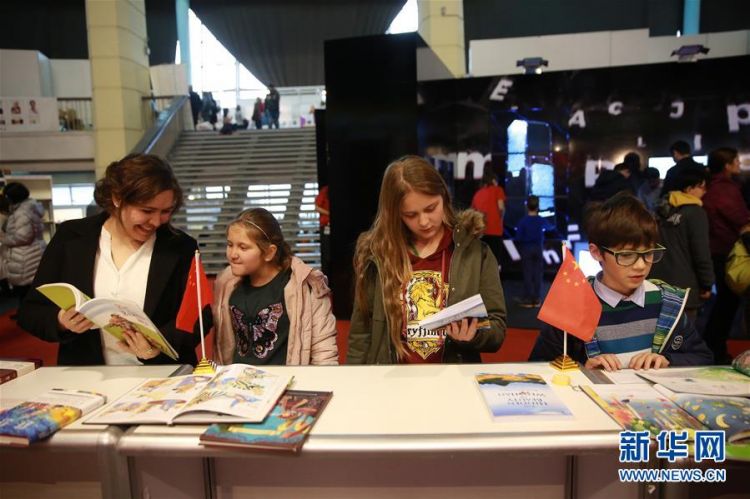 中国图书在罗马尼亚高迪亚姆斯国际图书展上受欢迎