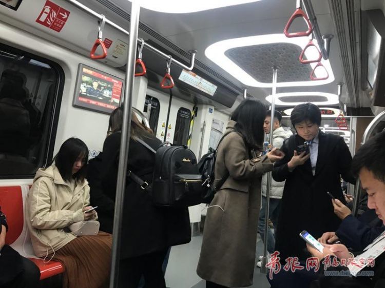 青岛地铁近期频现“求扫码求关注”？官方回应来了