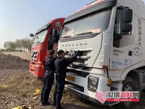临沂兰山法院出动20多名干警 扣押六辆大型牵引车